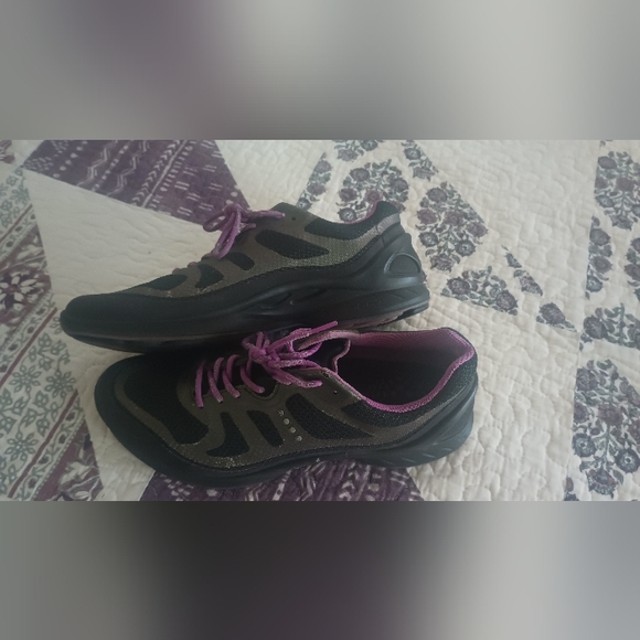 Ecco Biom Women's Sneakers Size US 9 EU 40 Black Purple Athletic Casual Shoes - Picture 2 of 12
